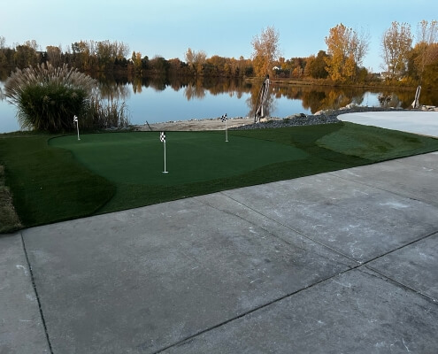 Puttinggreen-lakefront